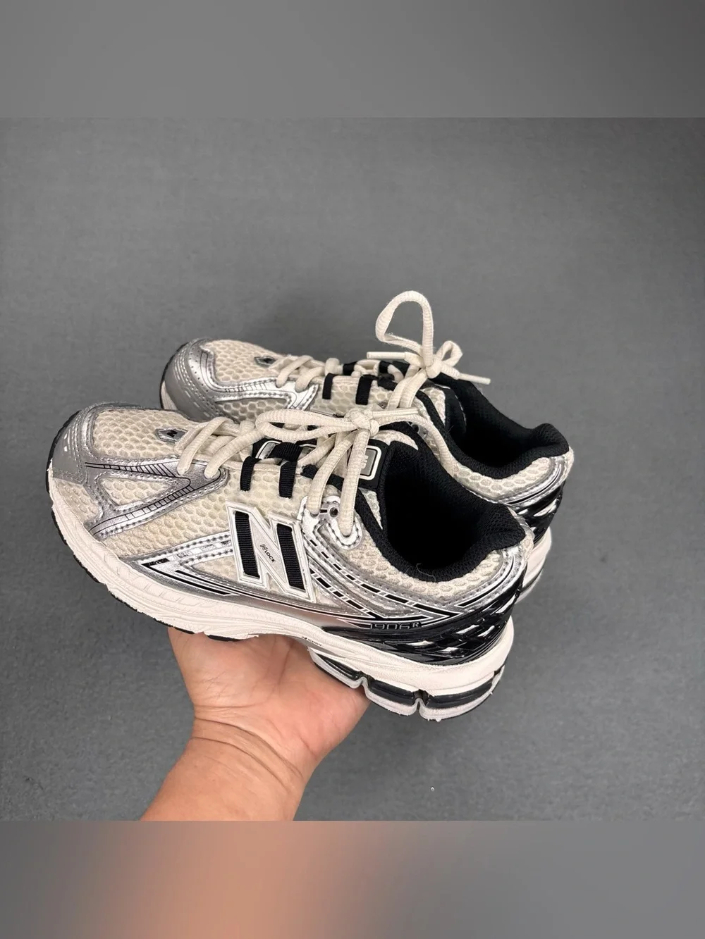 New Balance 1906R Silver Metallic/Black casual Shoes Size 2Y